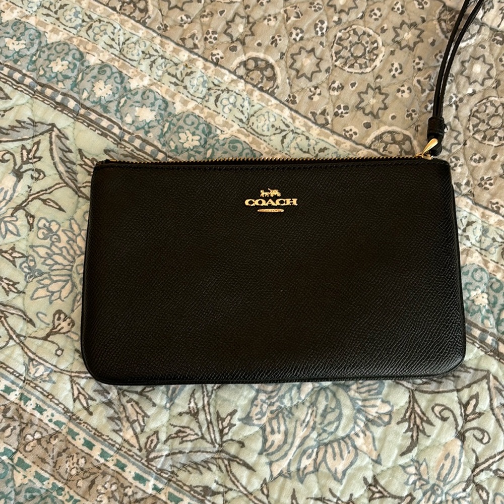 HP🍀Coach black leather wristlet